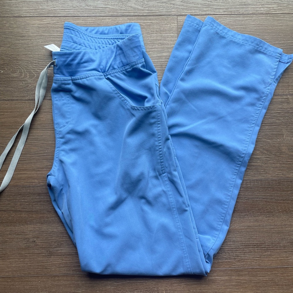 Women’s Figs blue straight leg scrub pants, size small